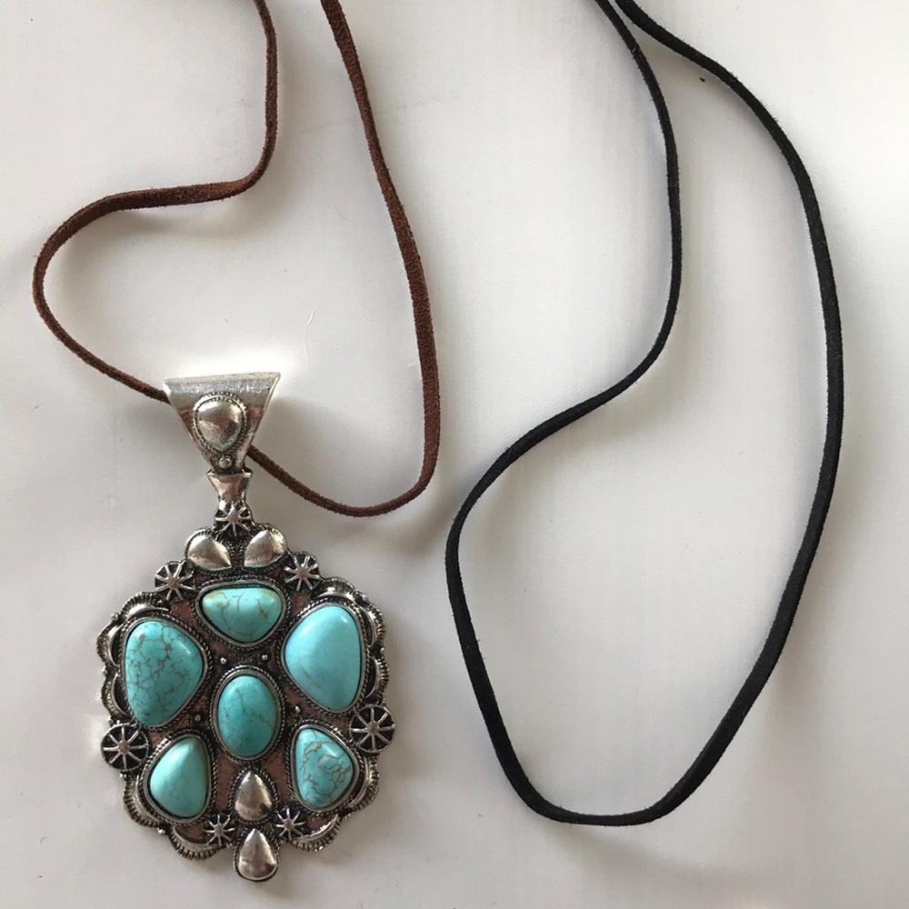 Southwestern Turquoise Stone Pendant Necklace - Picture 4 of 4